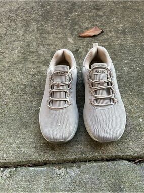 Beige Mesh Slip-On Sneakers with Elastic Bungee Laces